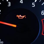 Oil light flashes in the car: Causes, meaning & diagnosis